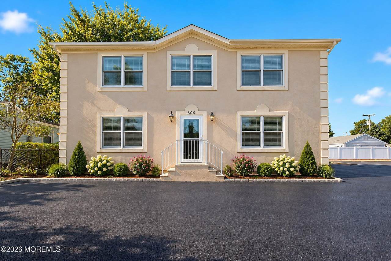 806 Fischer Boulevard - Photo 1