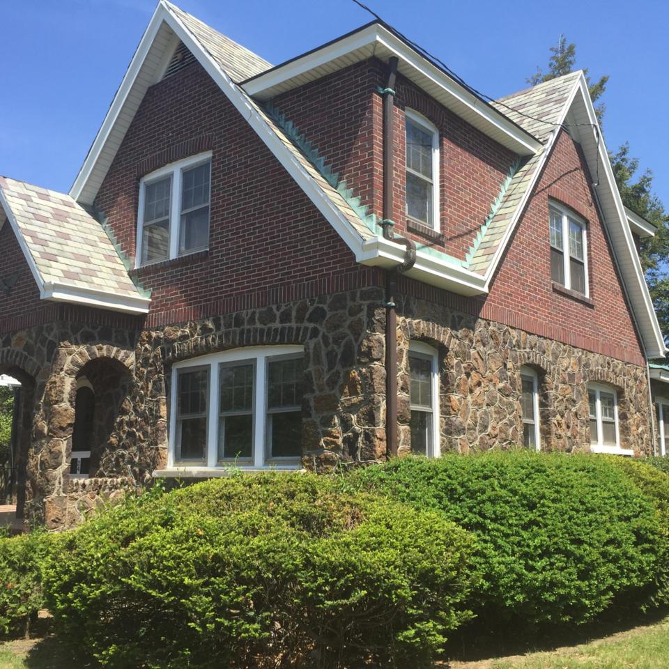 24 Memorial Parkway - Photo 1
