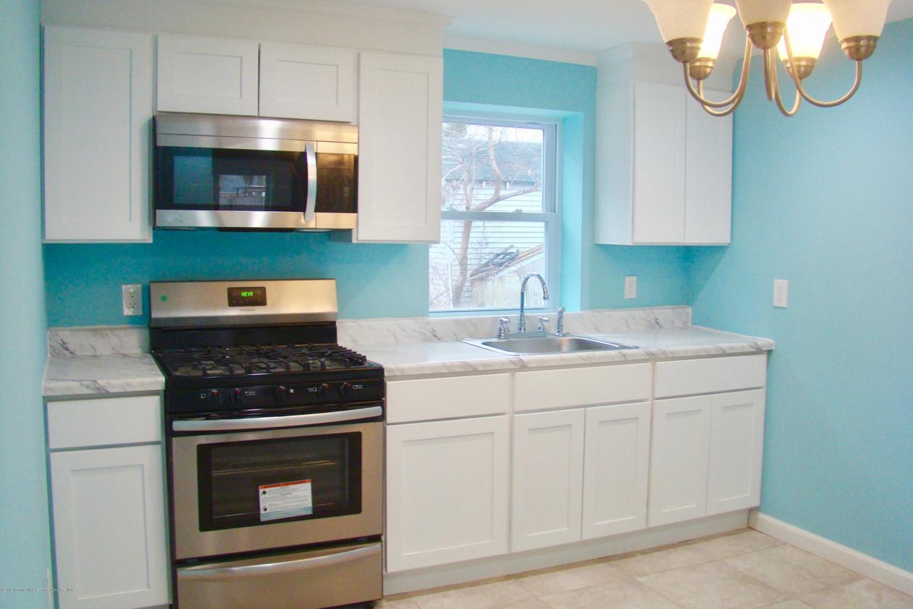 137 Roosevelt Avenue - Photo 1