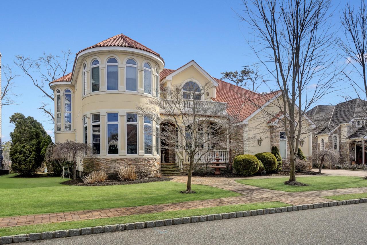 37 Robbins Street - Photo 1