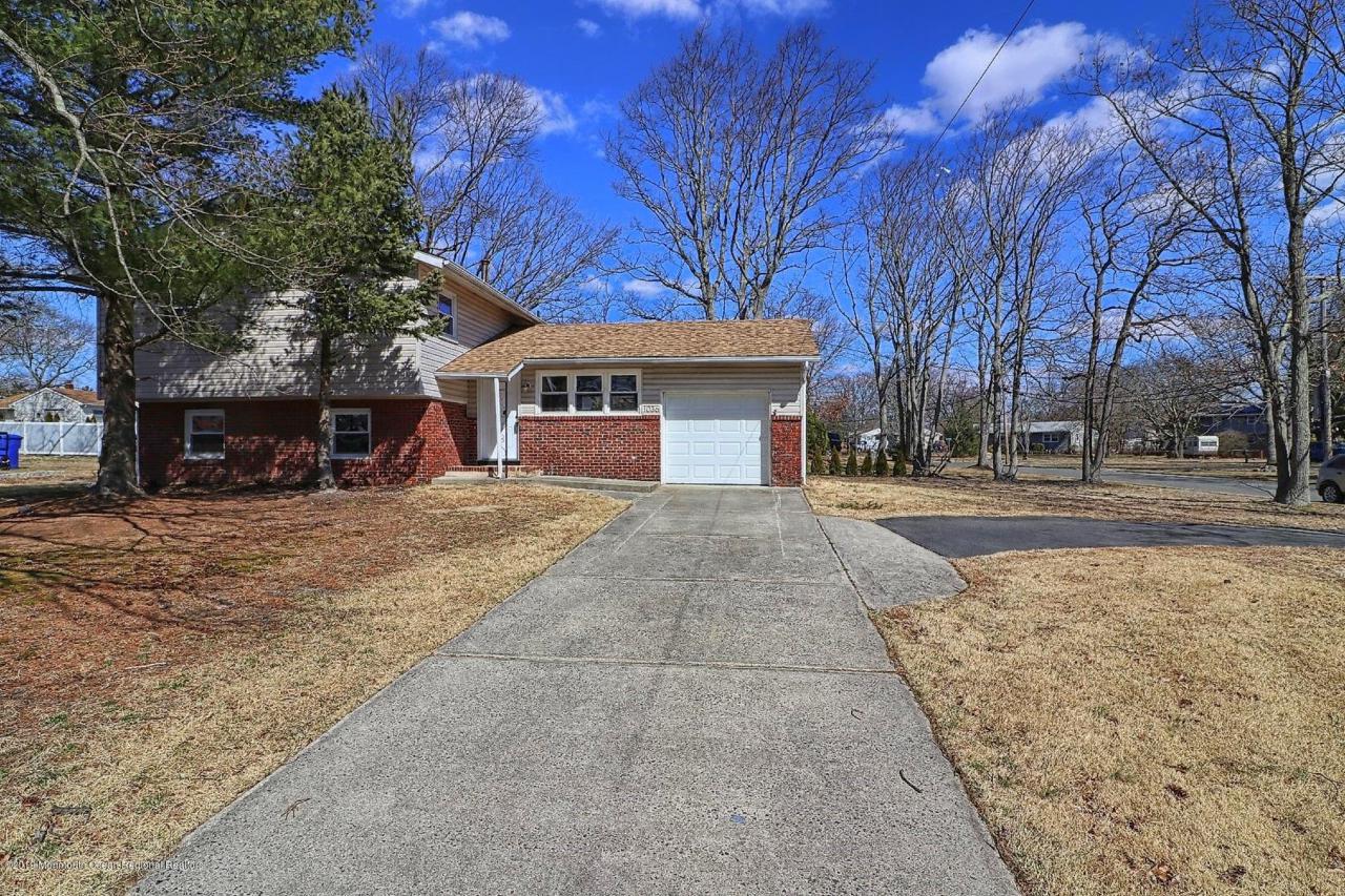 1036 Bay Avenue - Photo 1
