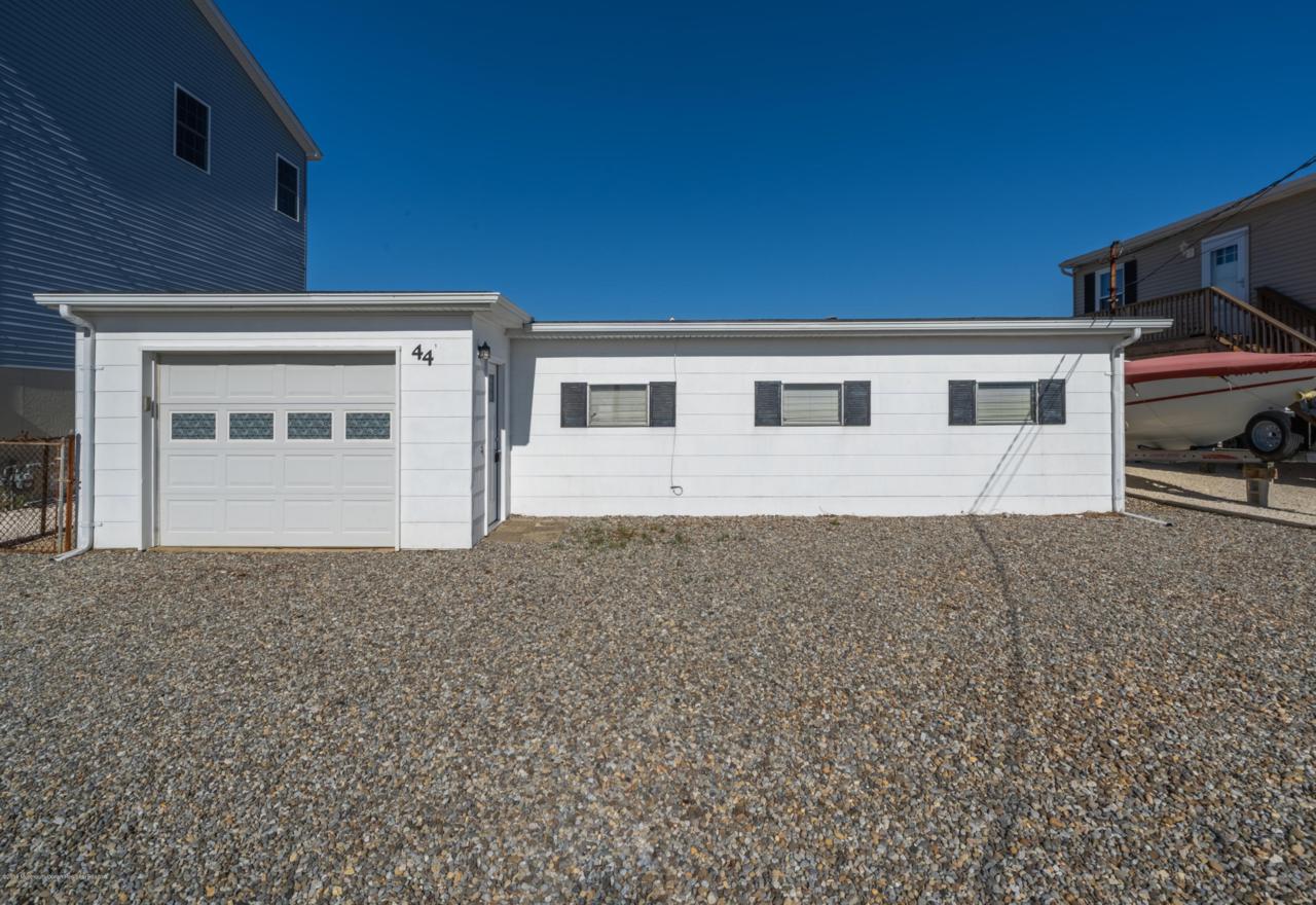 44 Albert Drive - Photo 1