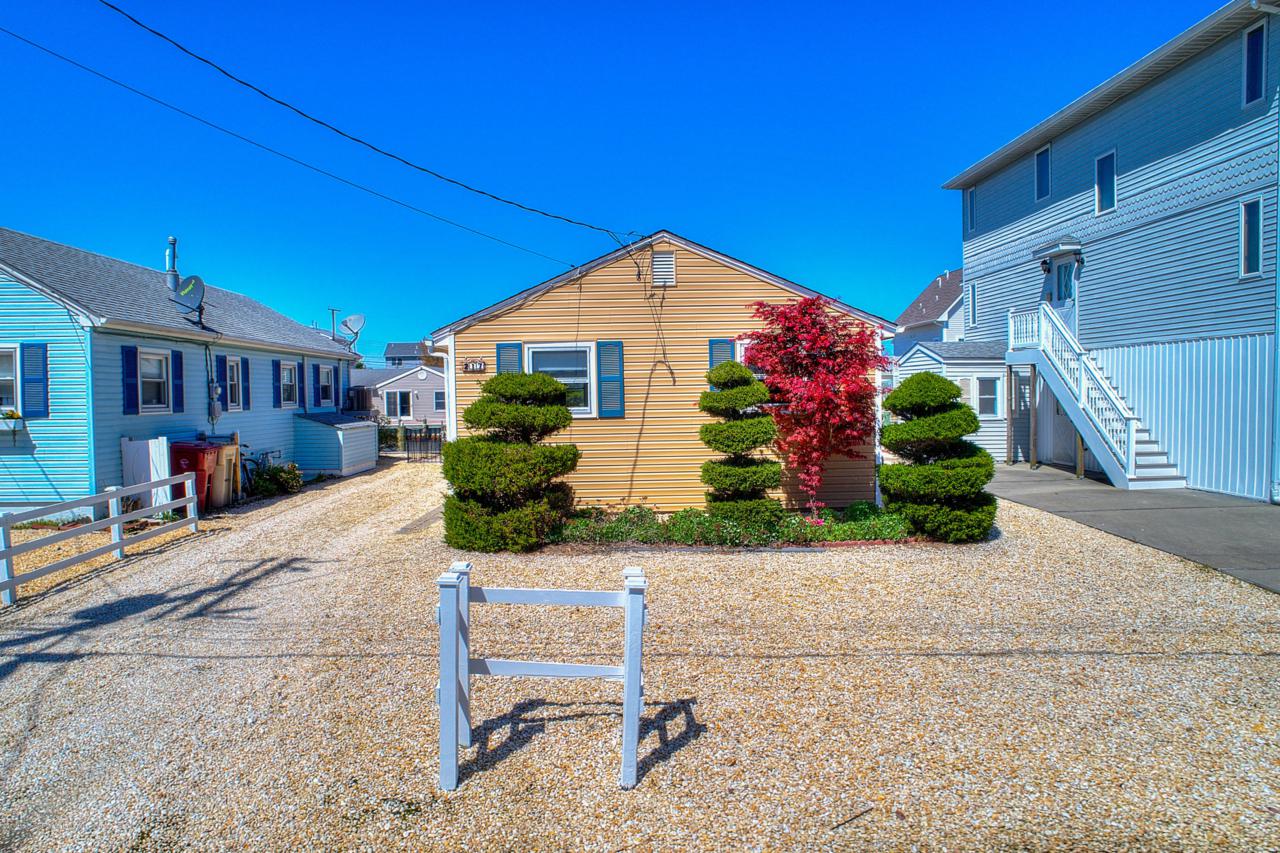 217 Rosewood Drive - Photo 1