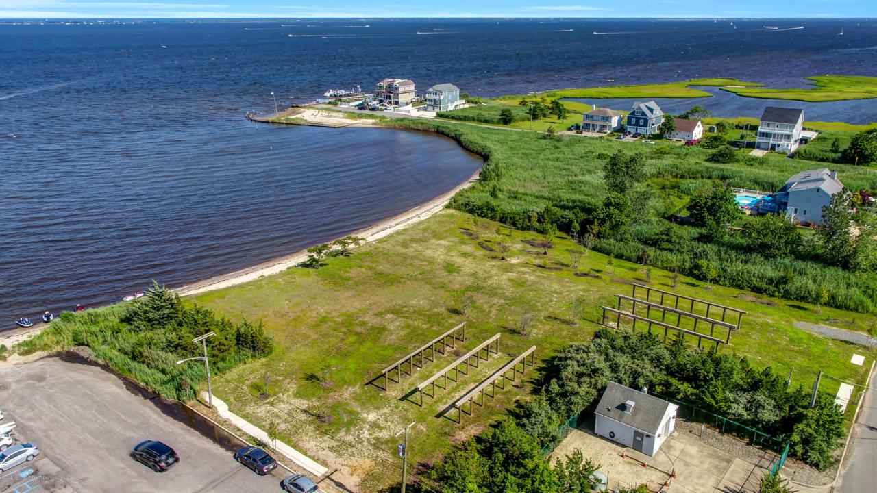 906 Bay Boulevard - Photo 1