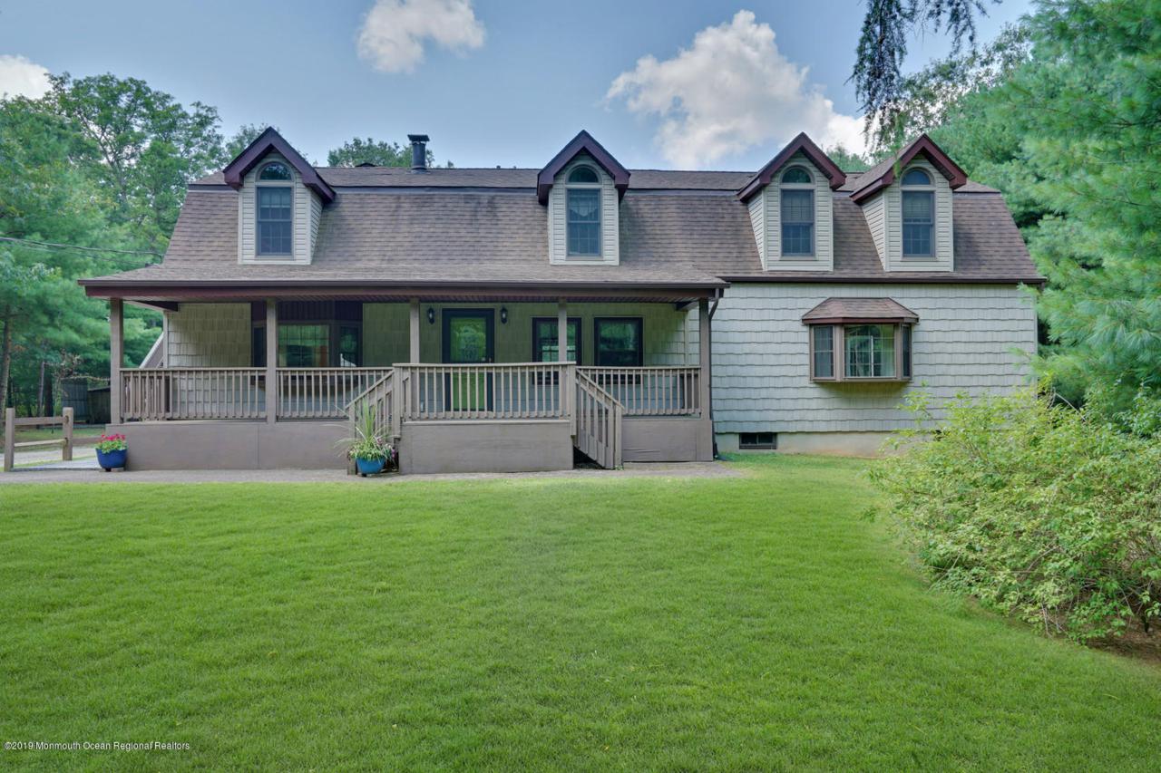 1090 Lakehurst Avenue - Photo 1