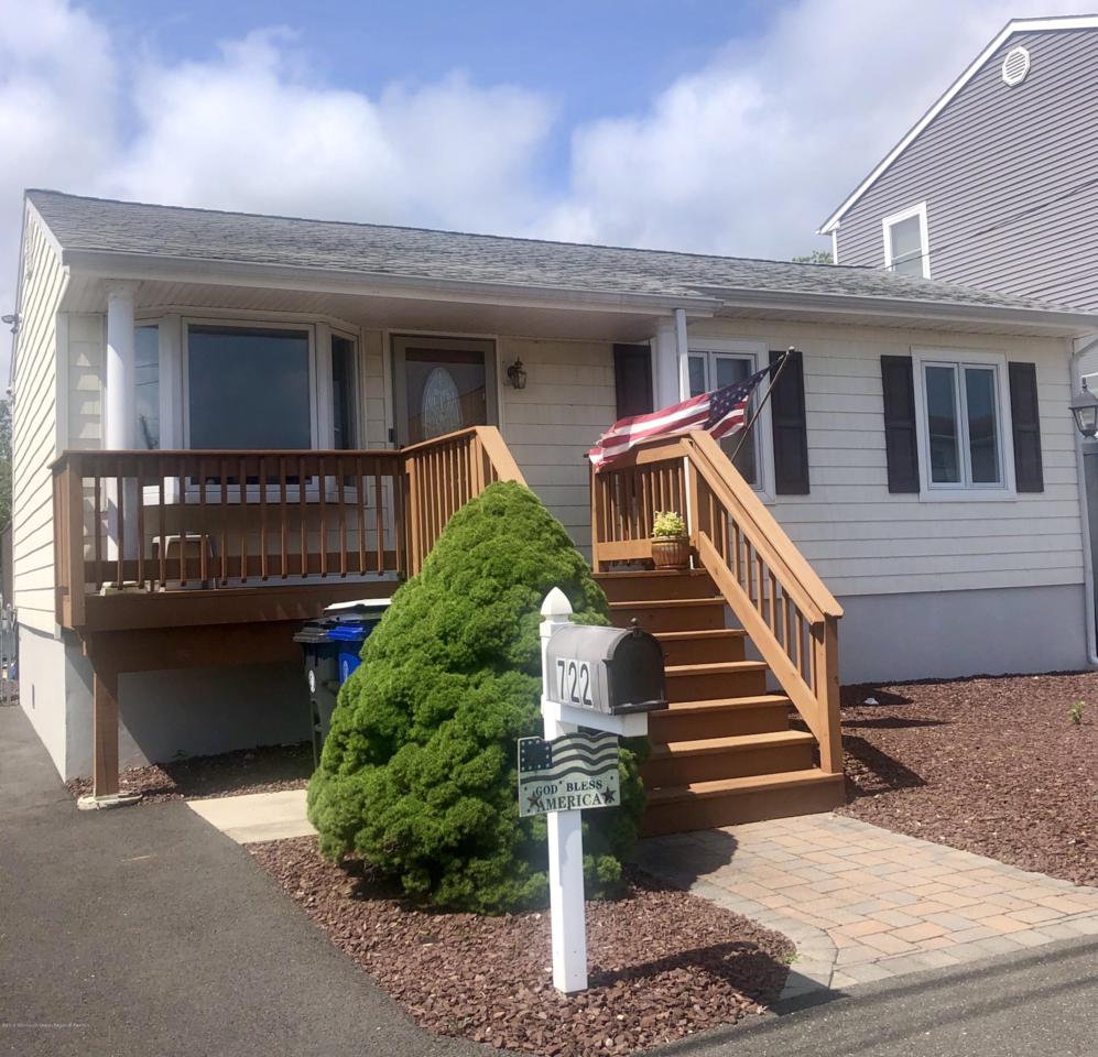 722 Charlotte Street - Photo 1