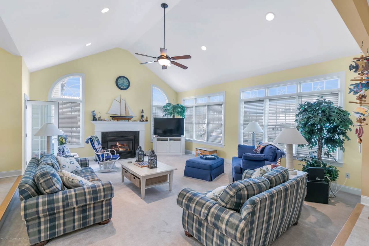 202 Pointe Drive - Photo 1