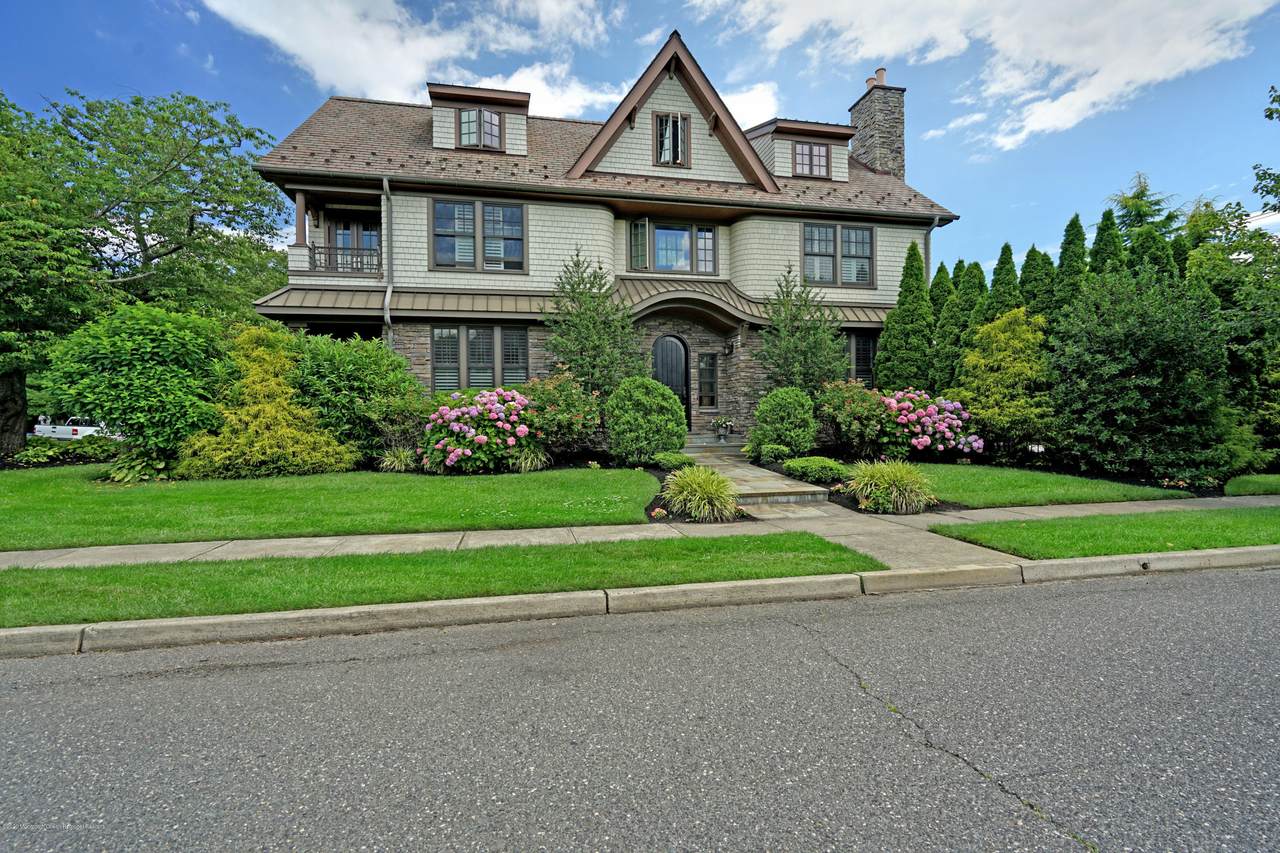 416 Crescent Parkway - Photo 1