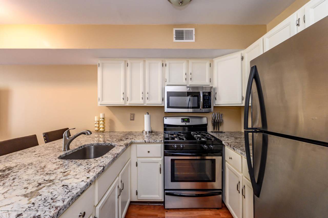 37 Queens Way - Photo 1