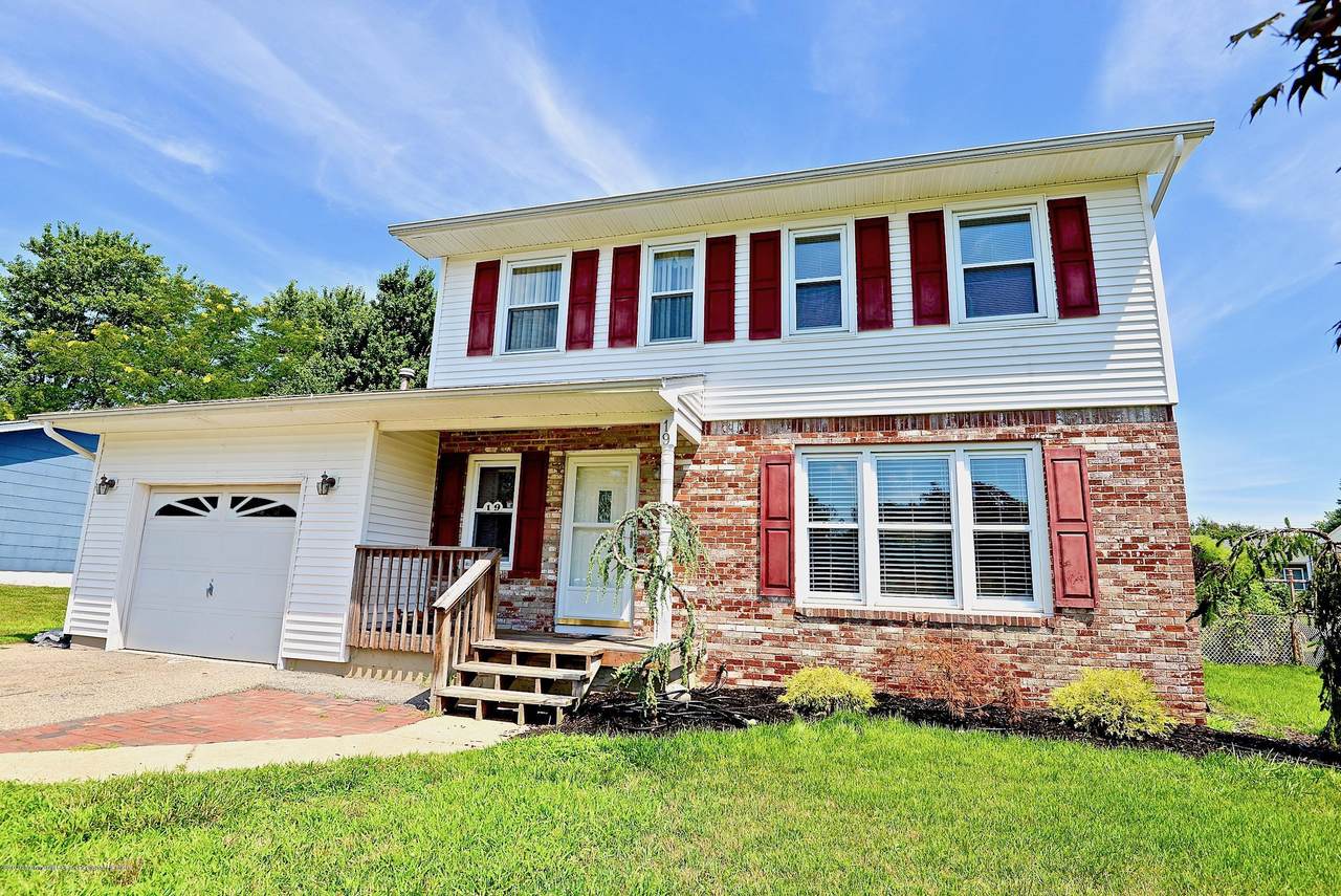 19 Ford Avenue - Photo 1