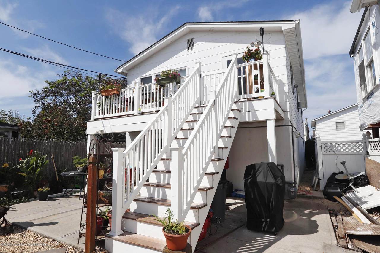 216 Dupont Avenue - Photo 1