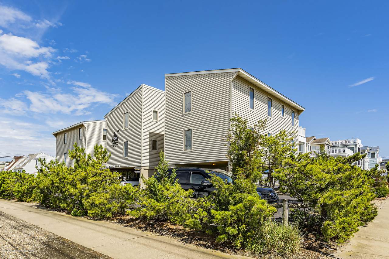 3601 Long Beach Boulevard - Photo 1