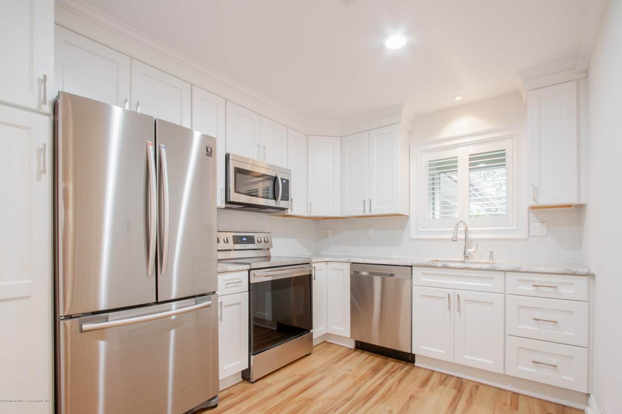 28 Friendship Court - Photo 1