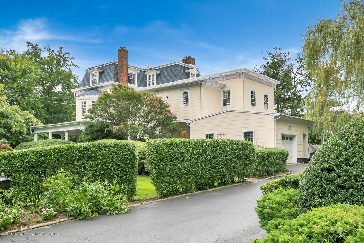 10 Holly Drive - Photo 1