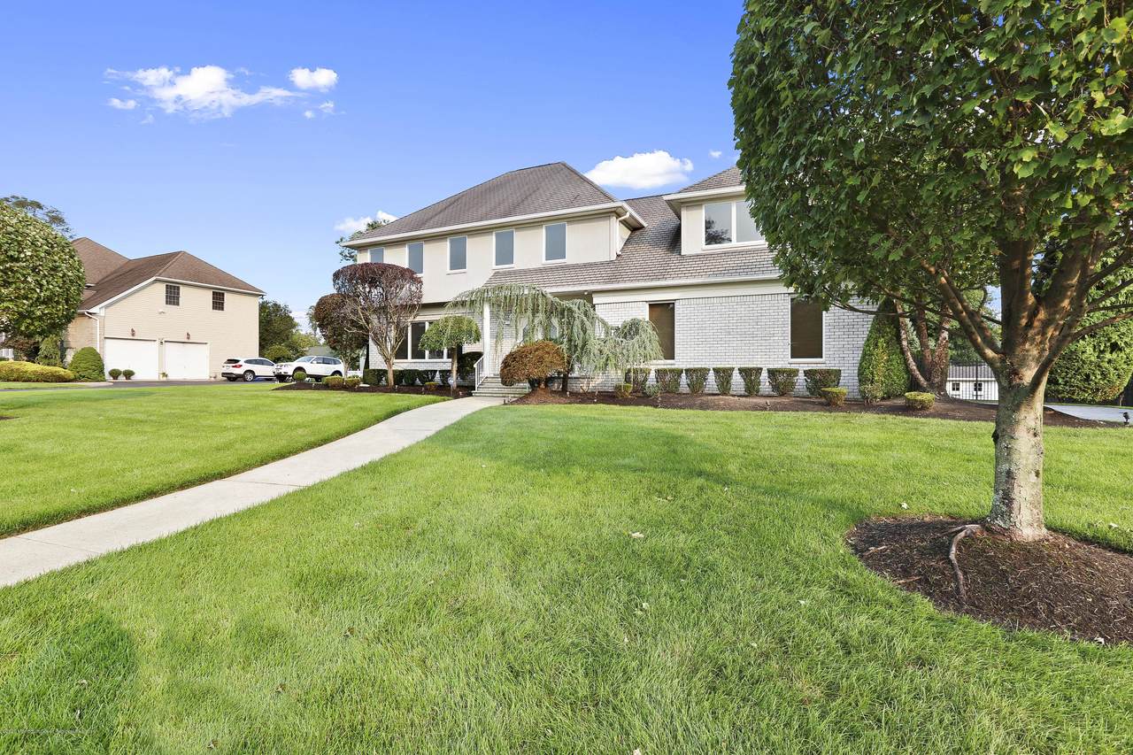 19 Standish Drive - Photo 1