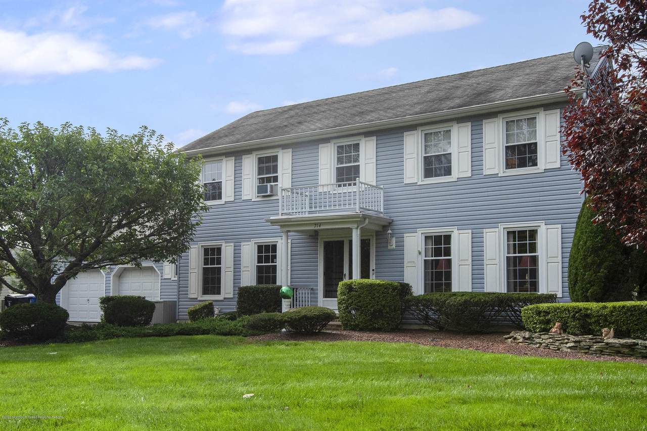 714 Nutswamp Road - Photo 1