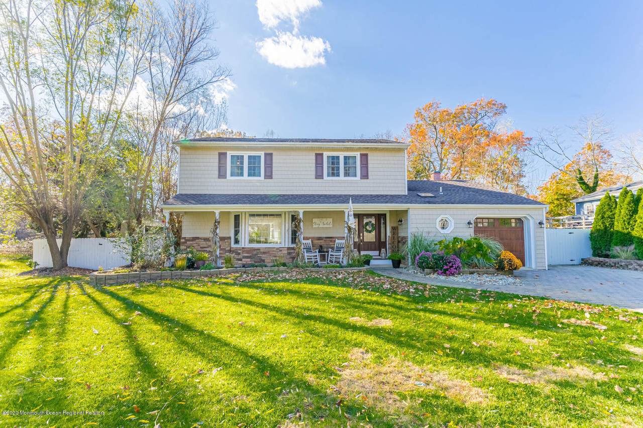 985 Fairview Drive - Photo 1