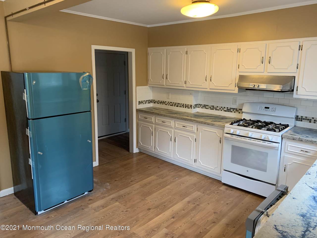 213 Chelsea Avenue - Photo 1