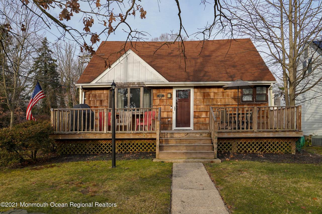 427 Lakewood Road - Photo 1