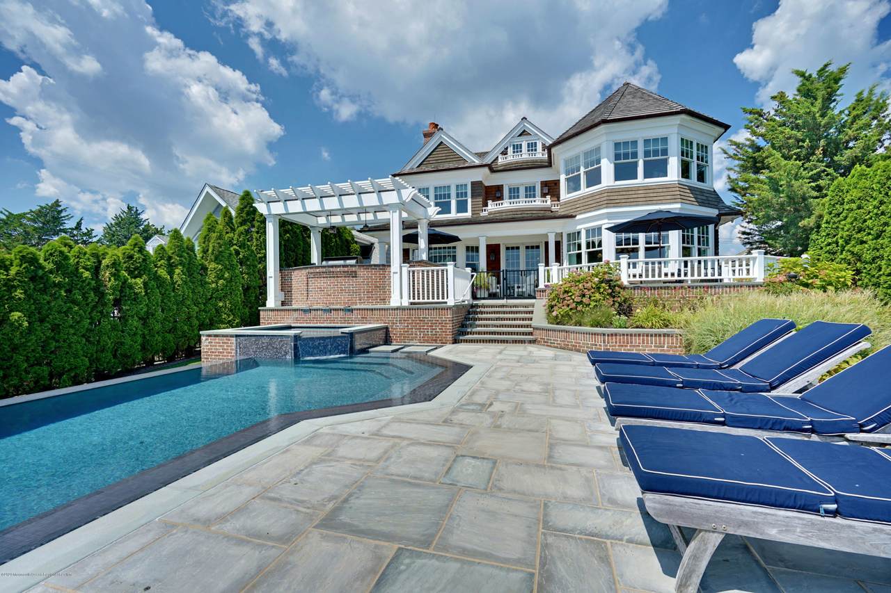 8 Crescent Drive - Photo 1