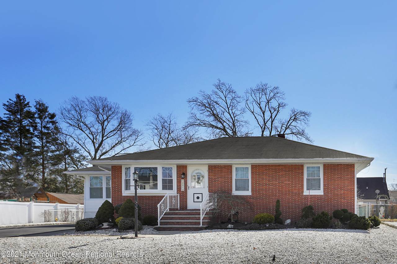 2313 South Street - Photo 1