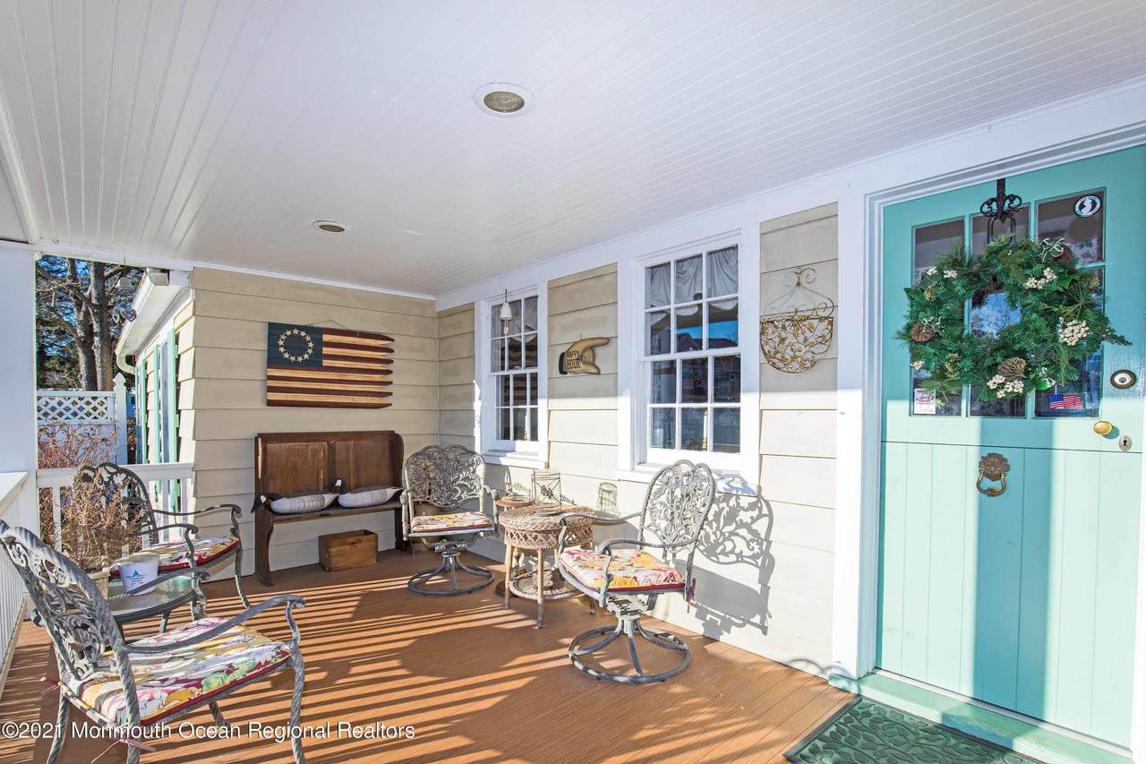 831 Riverview Drive - Photo 1