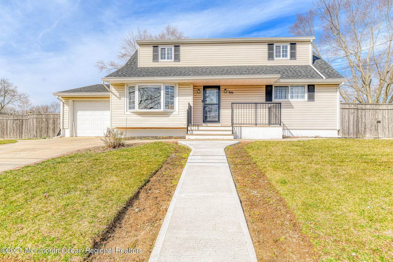 805 Wakefield Road - Photo 1