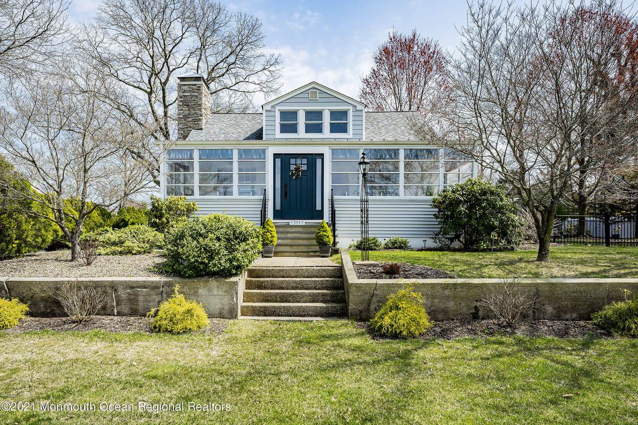 204 Midland Avenue - Photo 1
