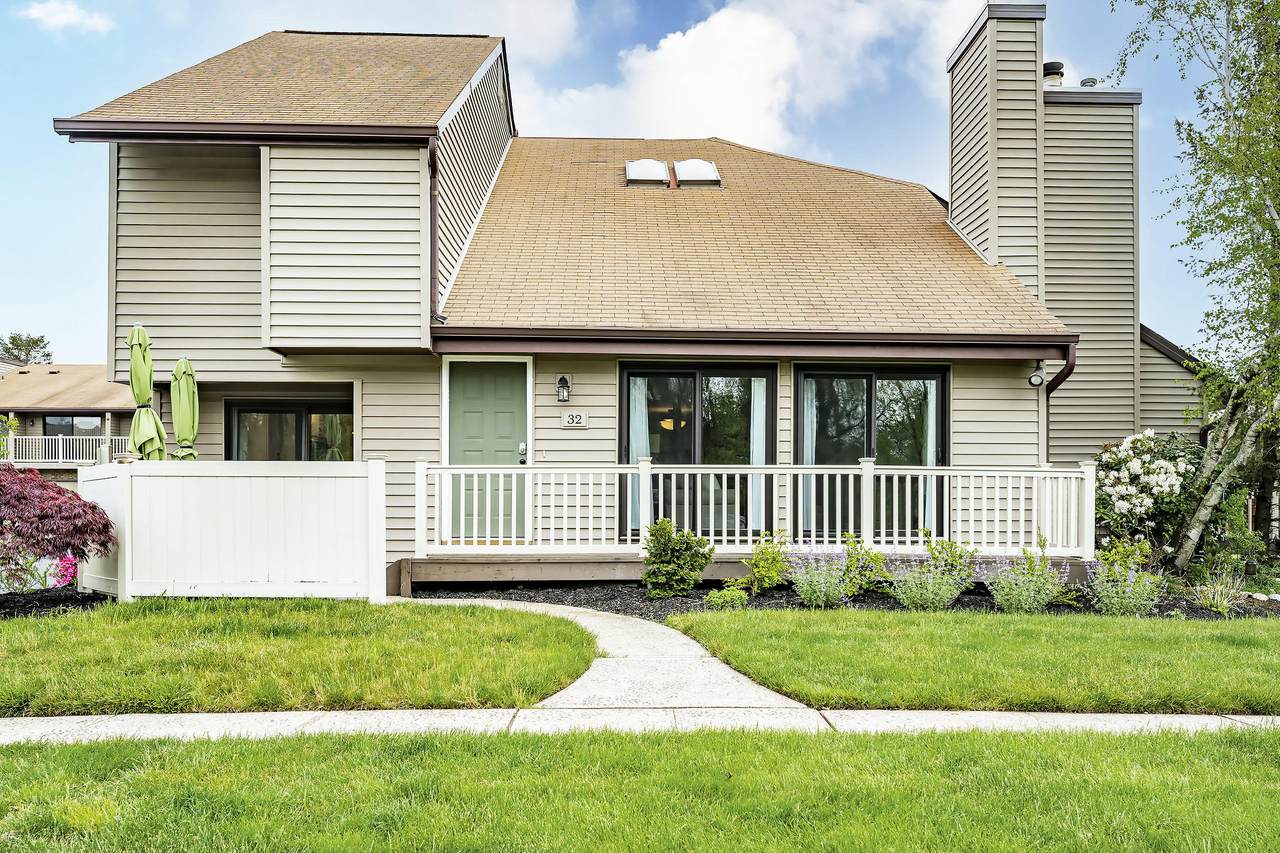 32 Cotswold Circle - Photo 1