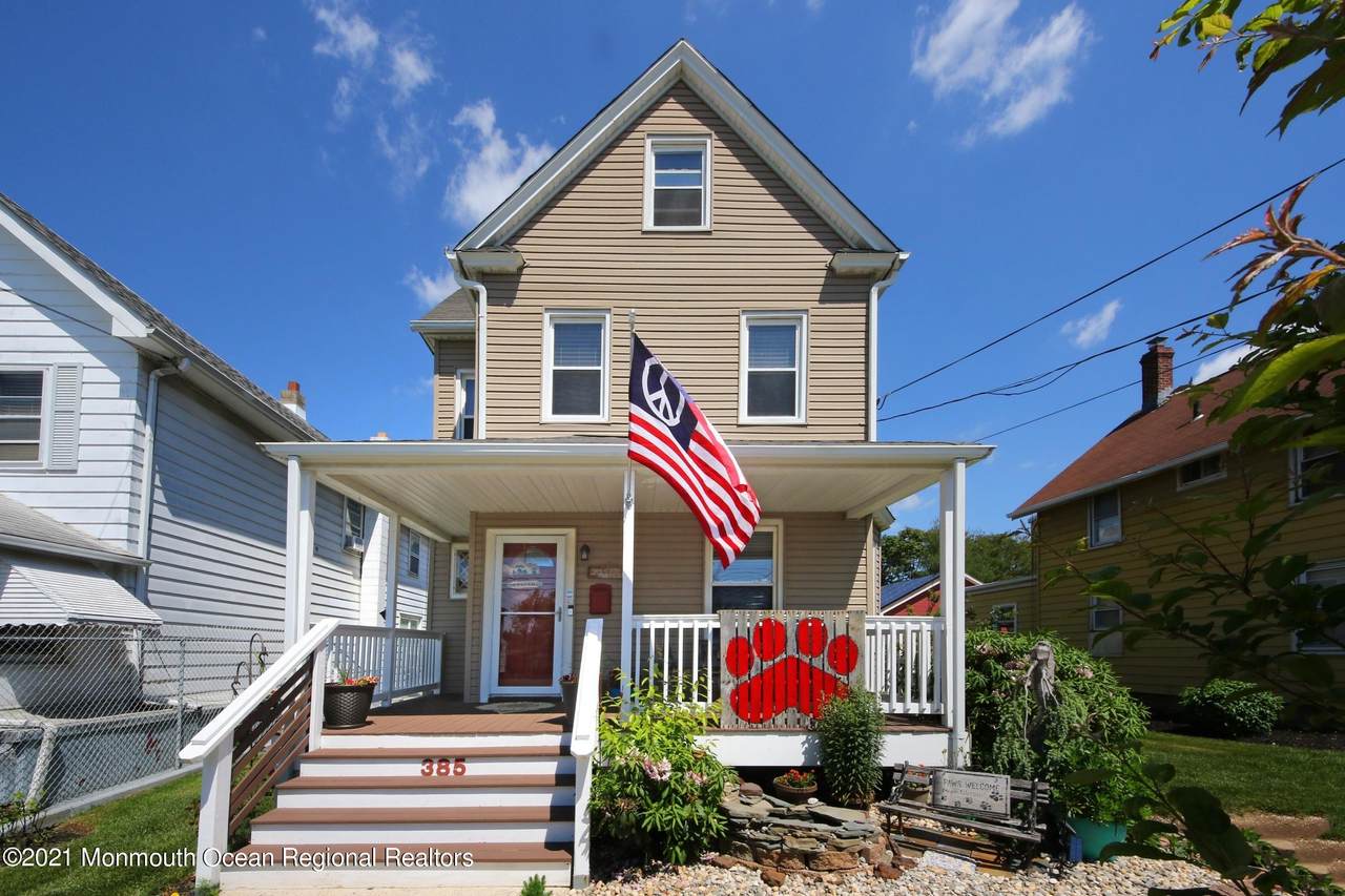 385 Columbus Place - Photo 1