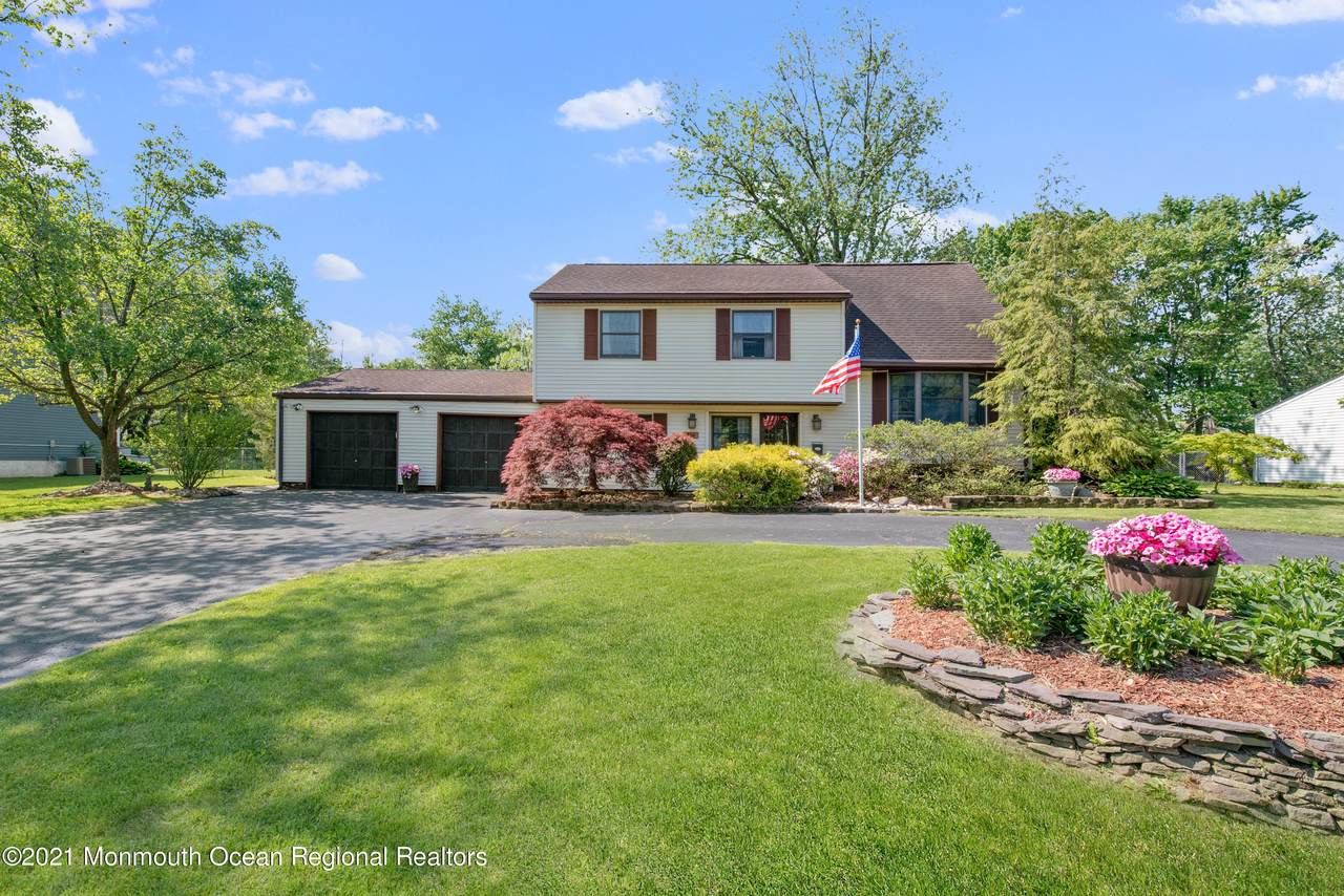 256 Middle Road - Photo 1