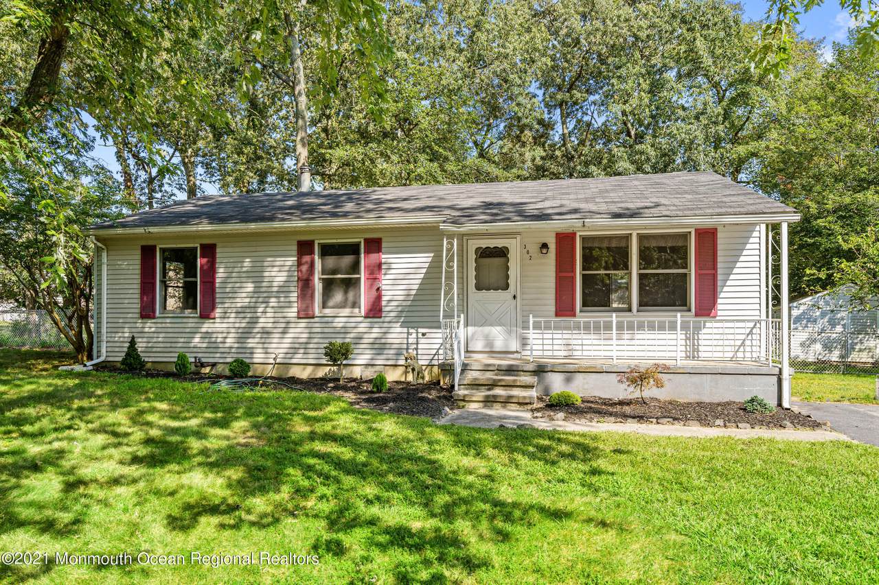 302 Holly Boulevard - Photo 1