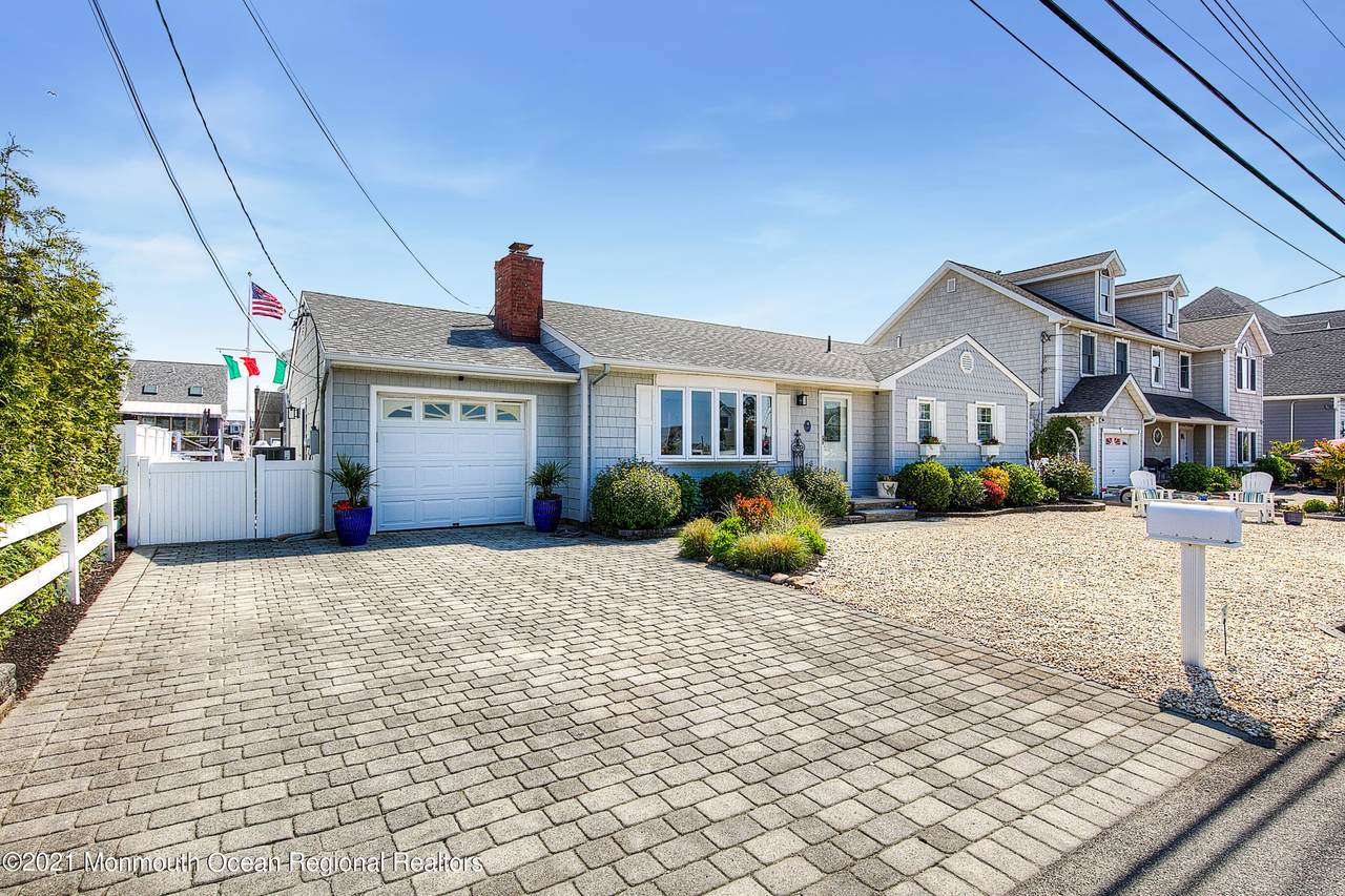 311 Bay Lane - Photo 1