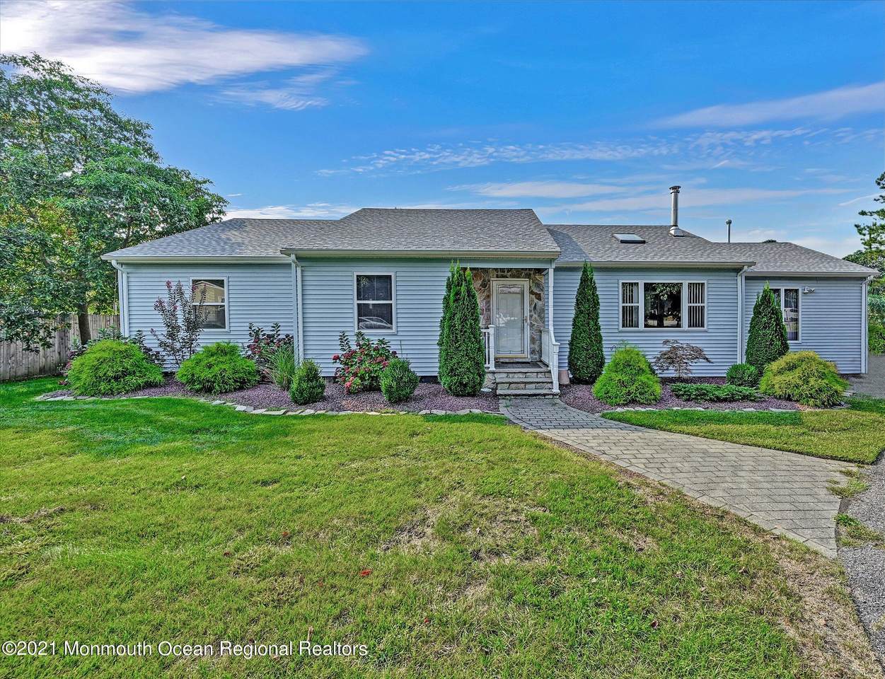 2115 Hillwood Road - Photo 1