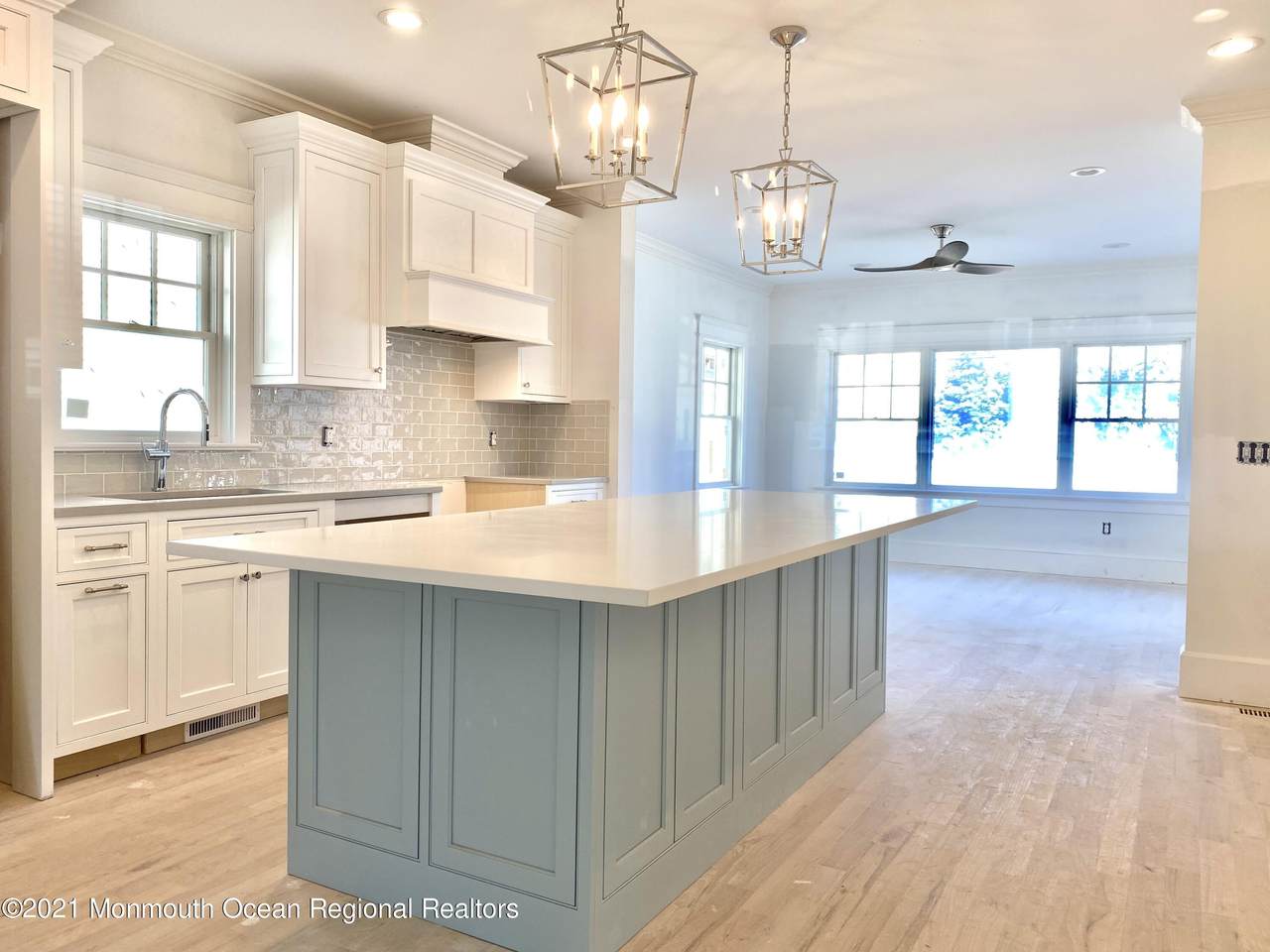 512 St Clair Avenue - Photo 1