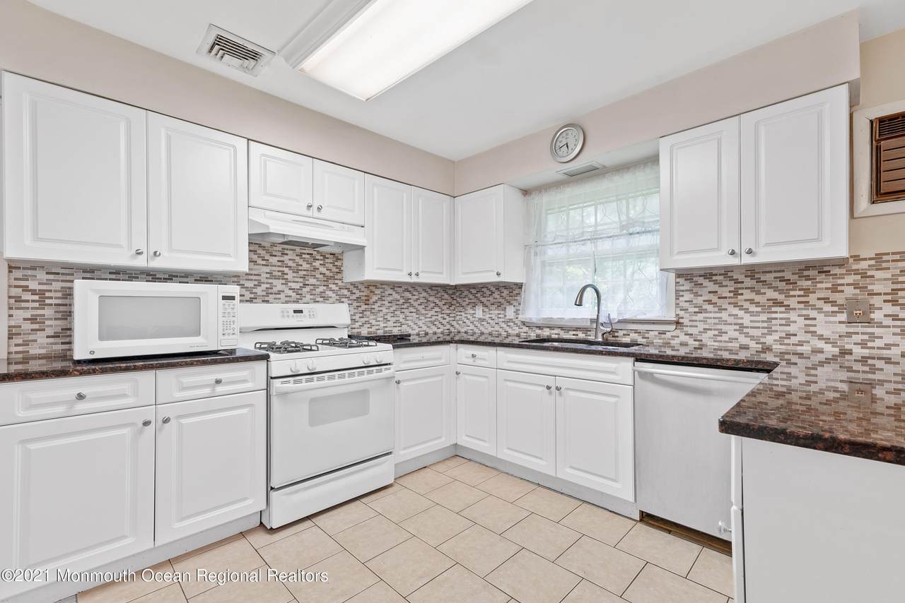 404 Brookside Avenue - Photo 1