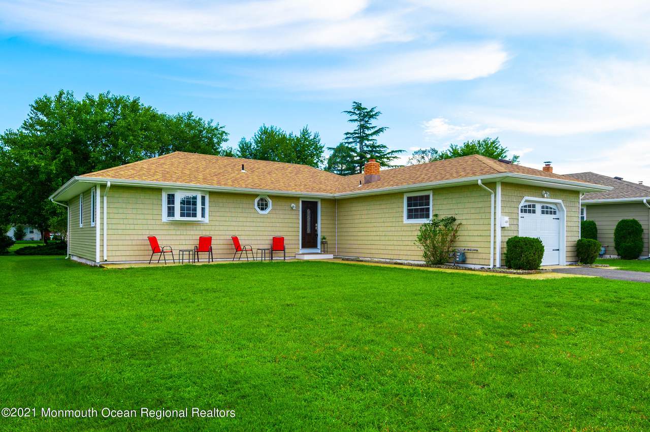 483 Jamaica Boulevard - Photo 1