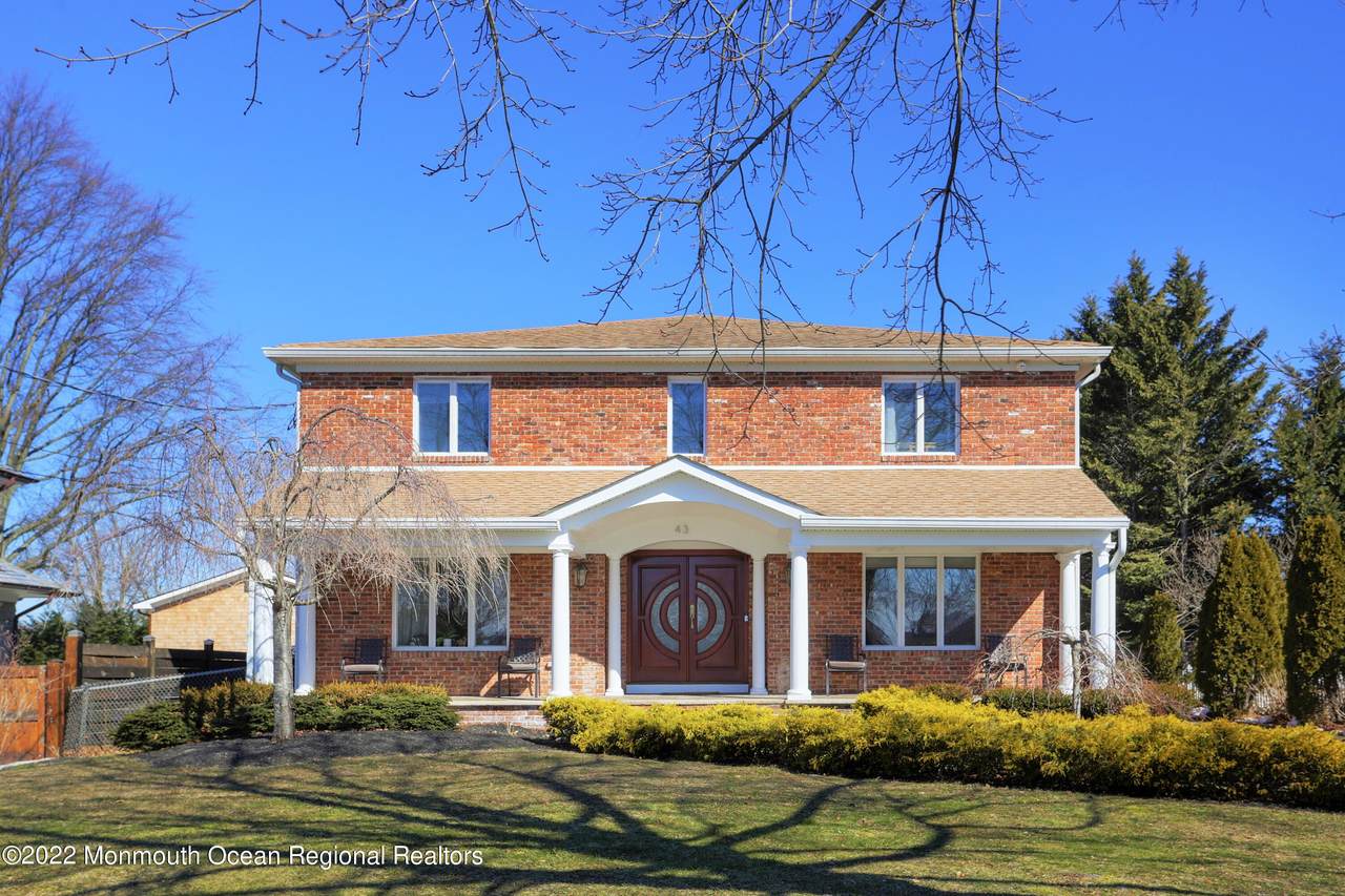 43 Lakeview Avenue - Photo 1