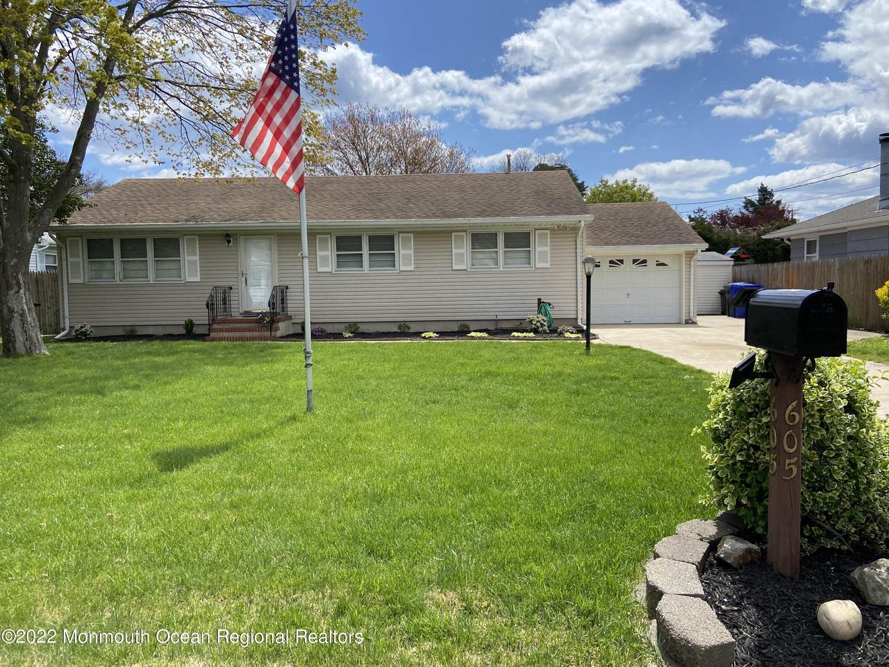 605 Adamston Road - Photo 1