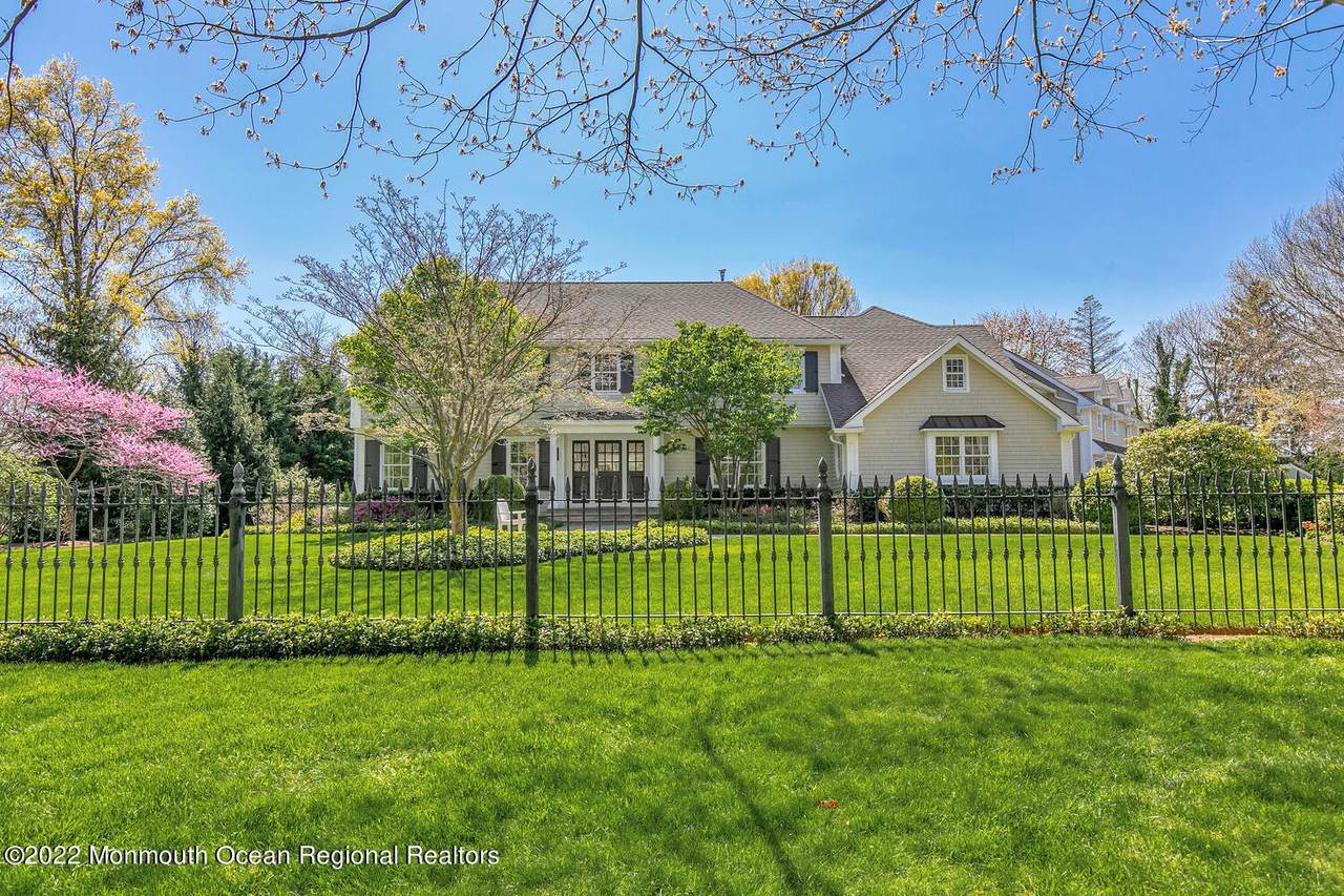 4 Tuxedo Road - Photo 1