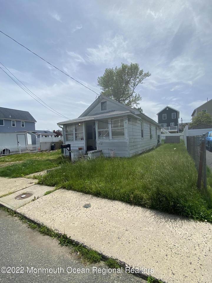 816 8th Street - Photo 1
