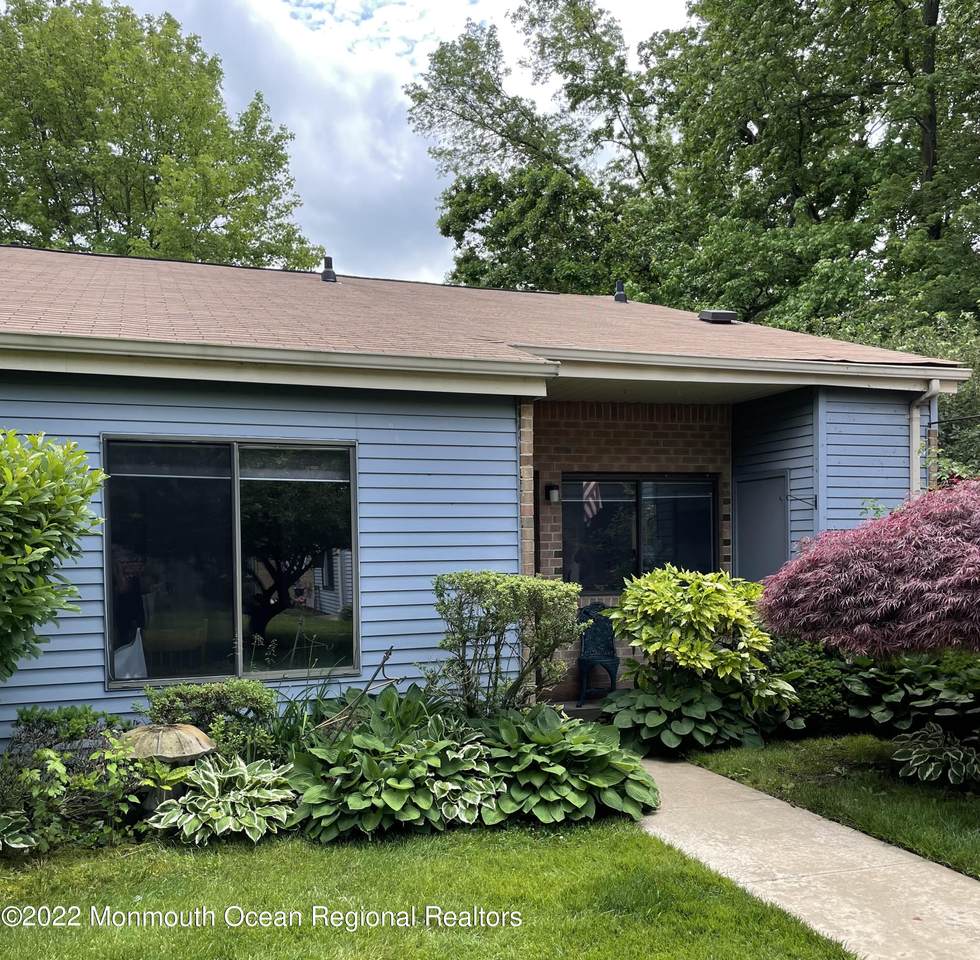 214 Medford Court - Photo 1