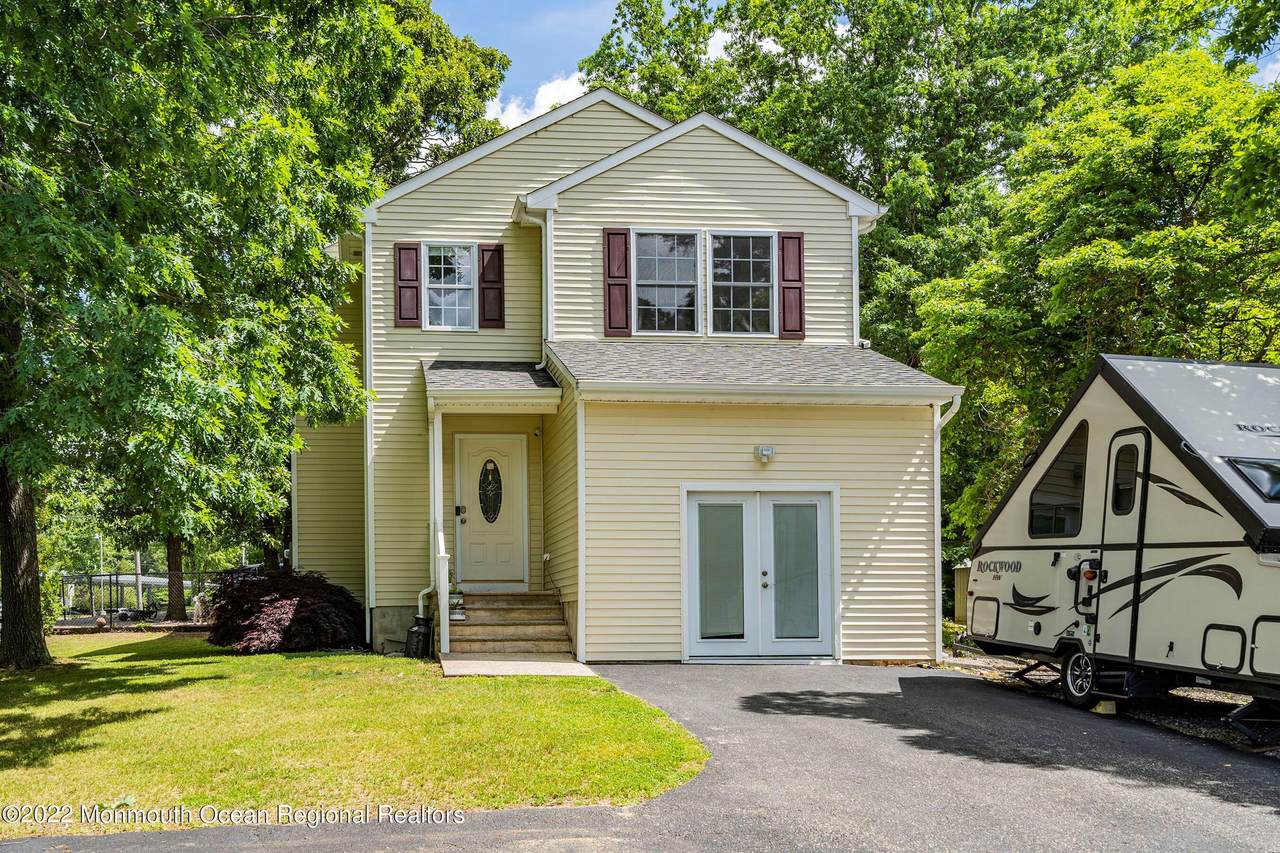 808 Bay Avenue - Photo 1