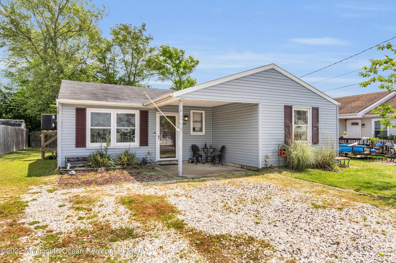 205 Lakewood Court - Photo 1