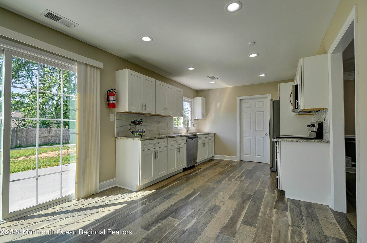 24 Brooklawn Drive - Photo 1