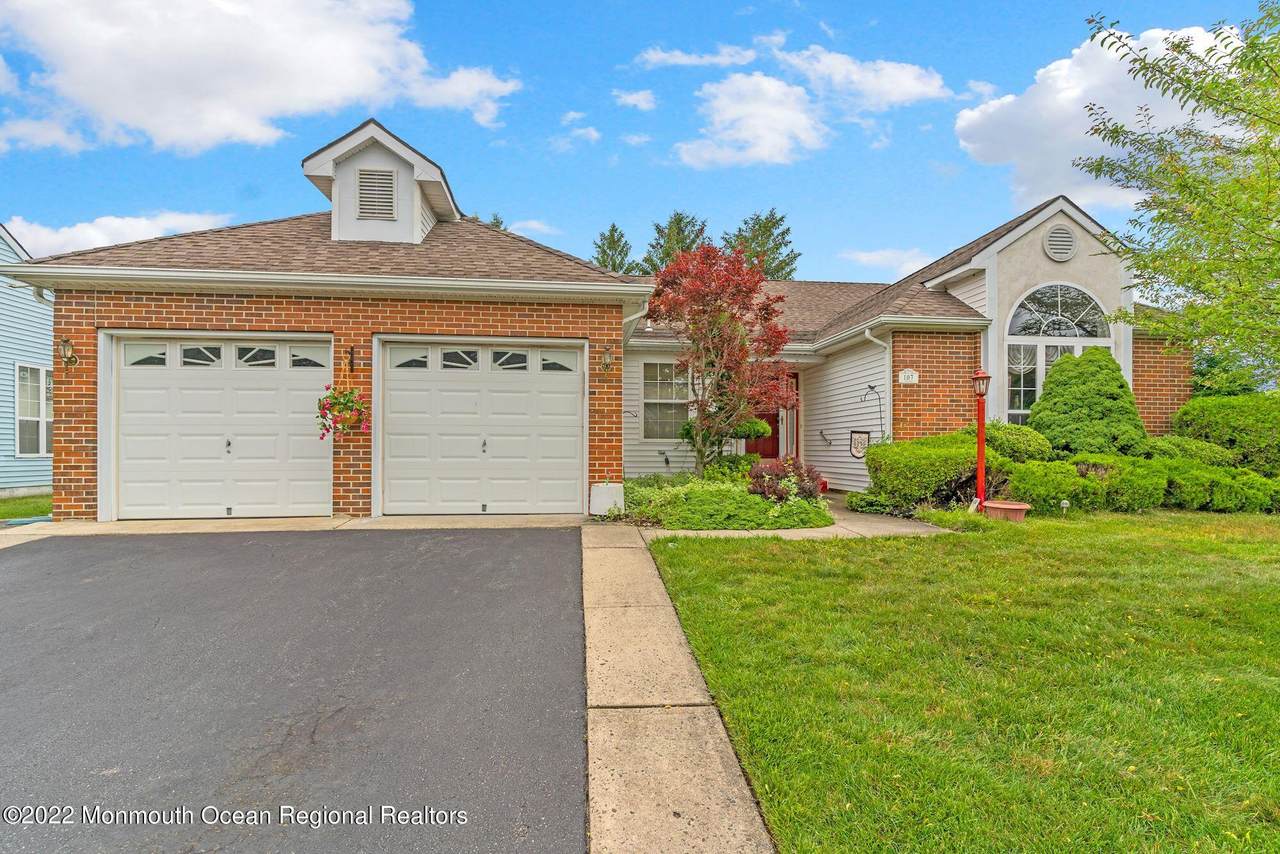 107 Canterbury Lane - Photo 1