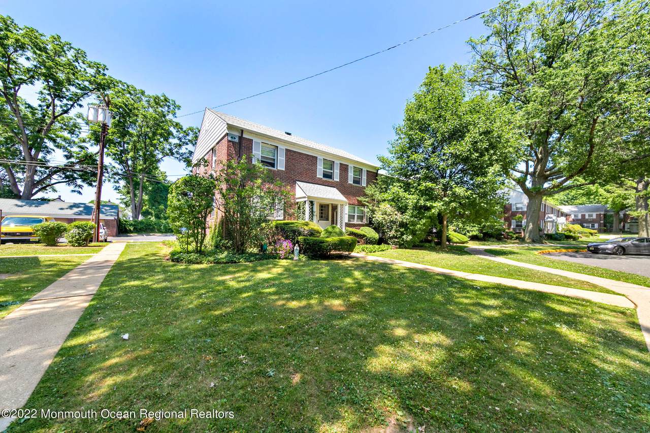 19 Manor Drive - Photo 1