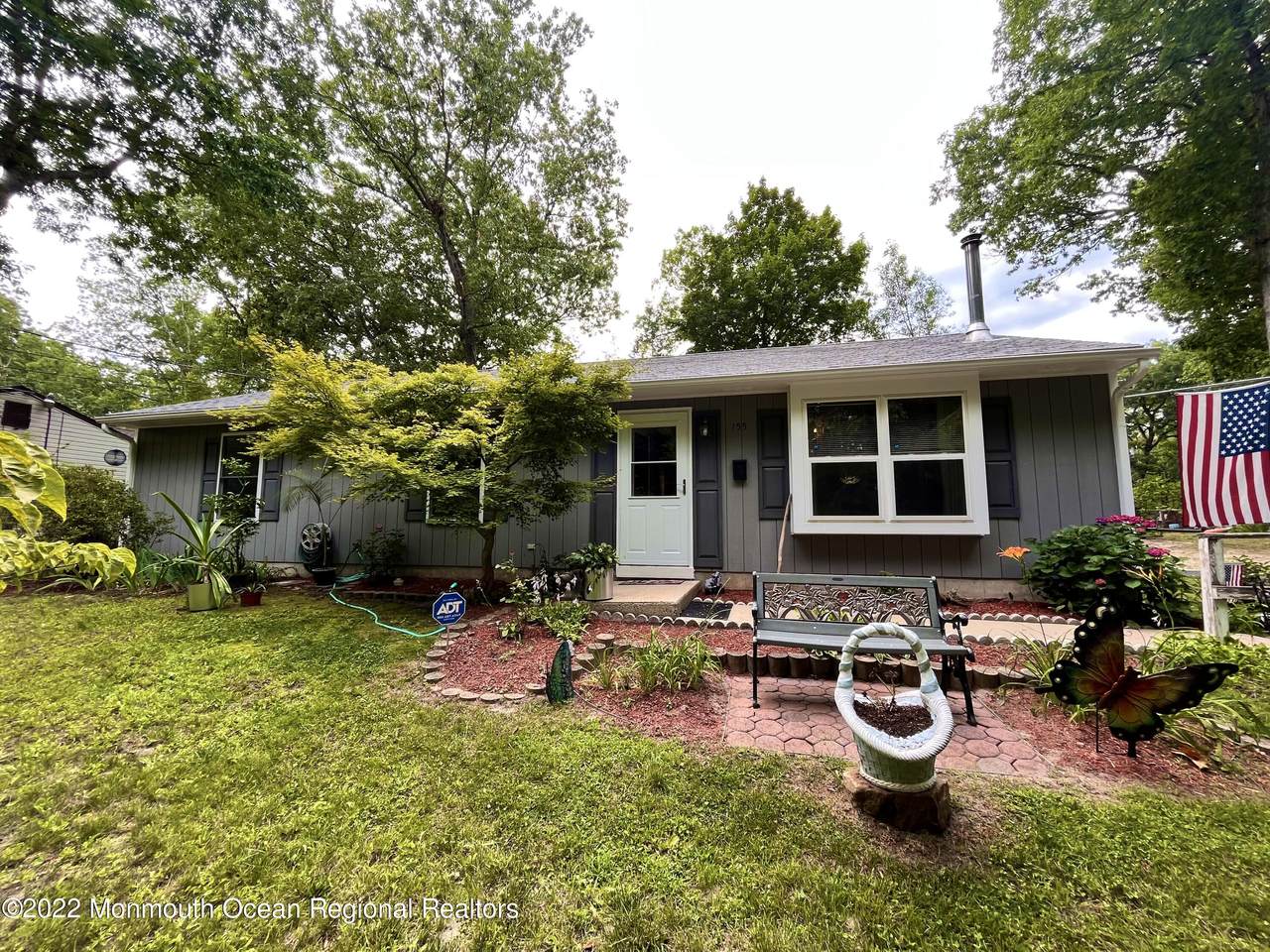 155 Curtin Avenue - Photo 1