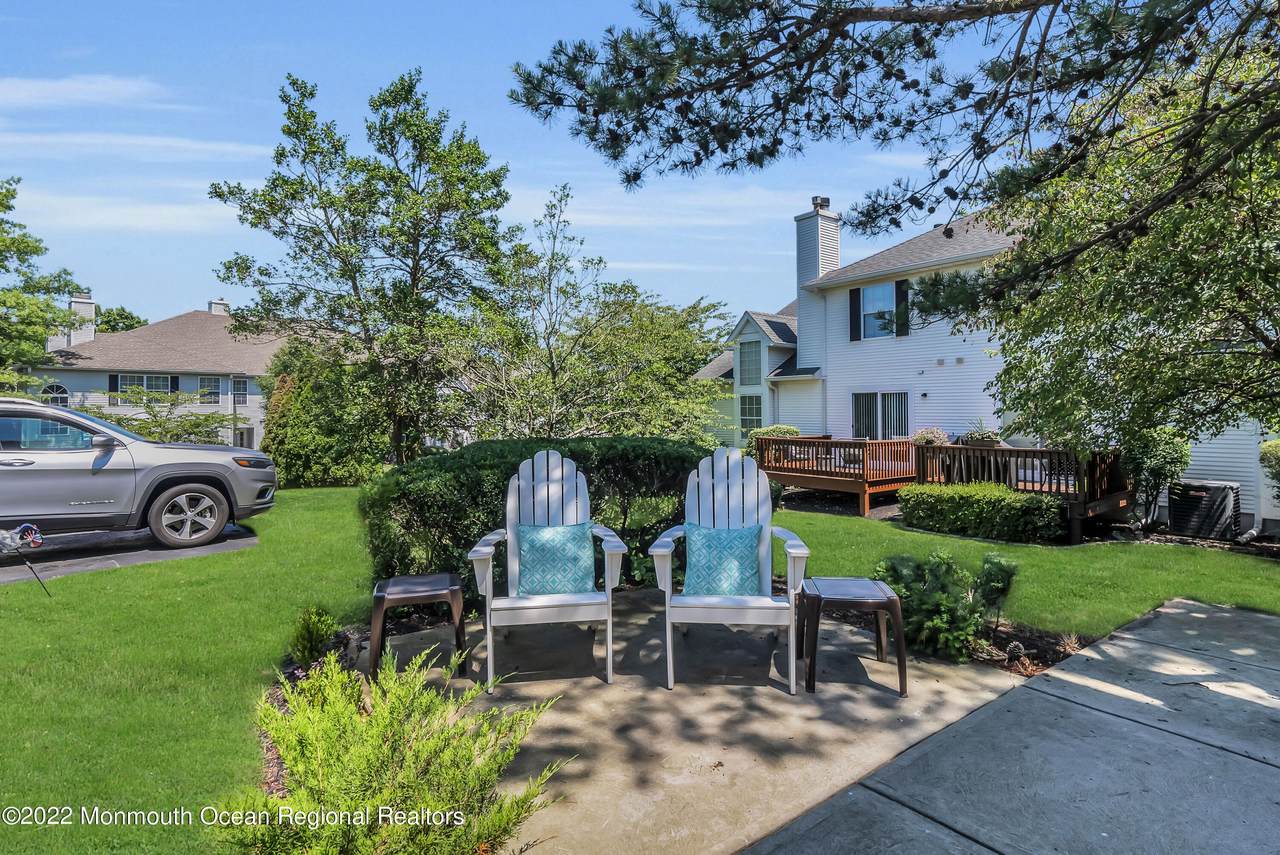 26 Racquet Road - Photo 1
