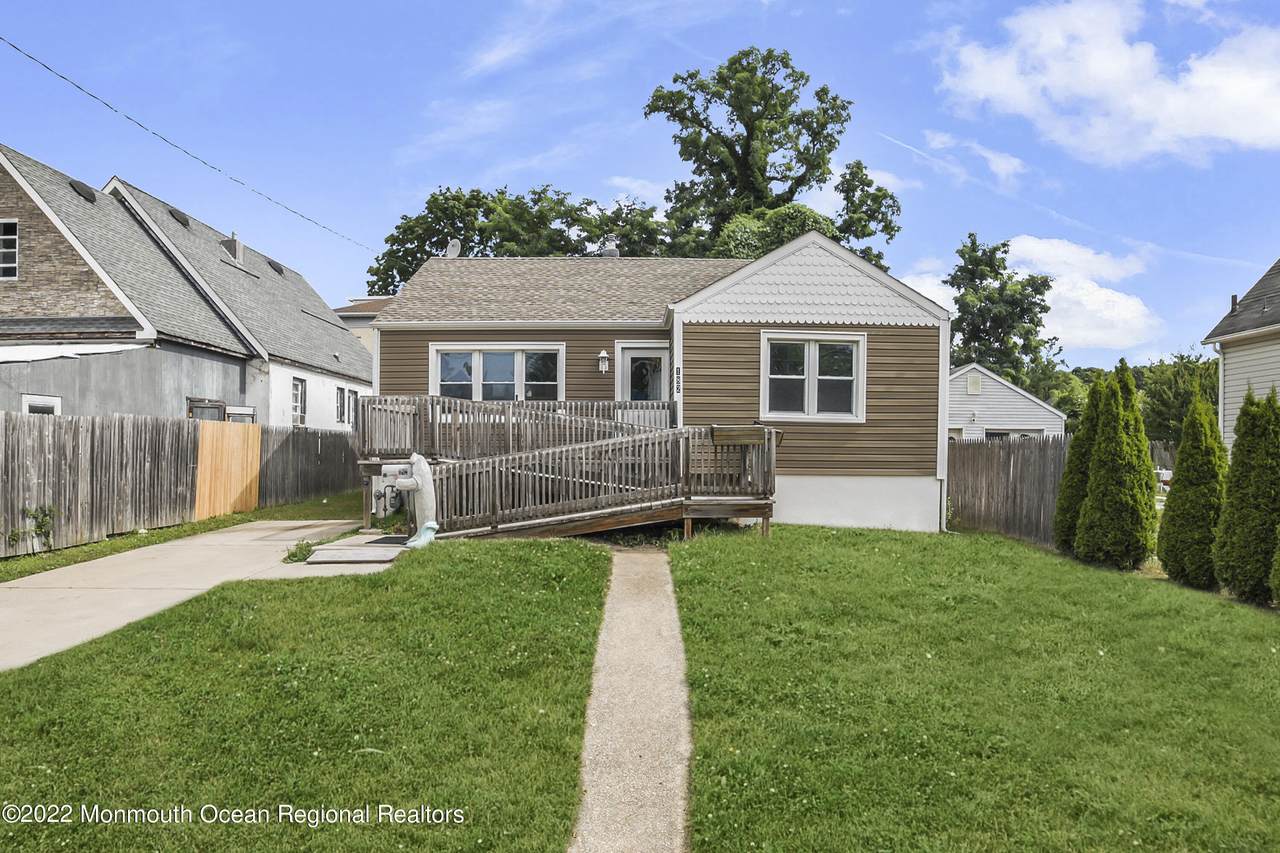 182 Sylvania Avenue - Photo 1